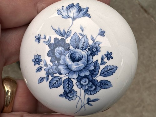 Nine white floral - nine, door